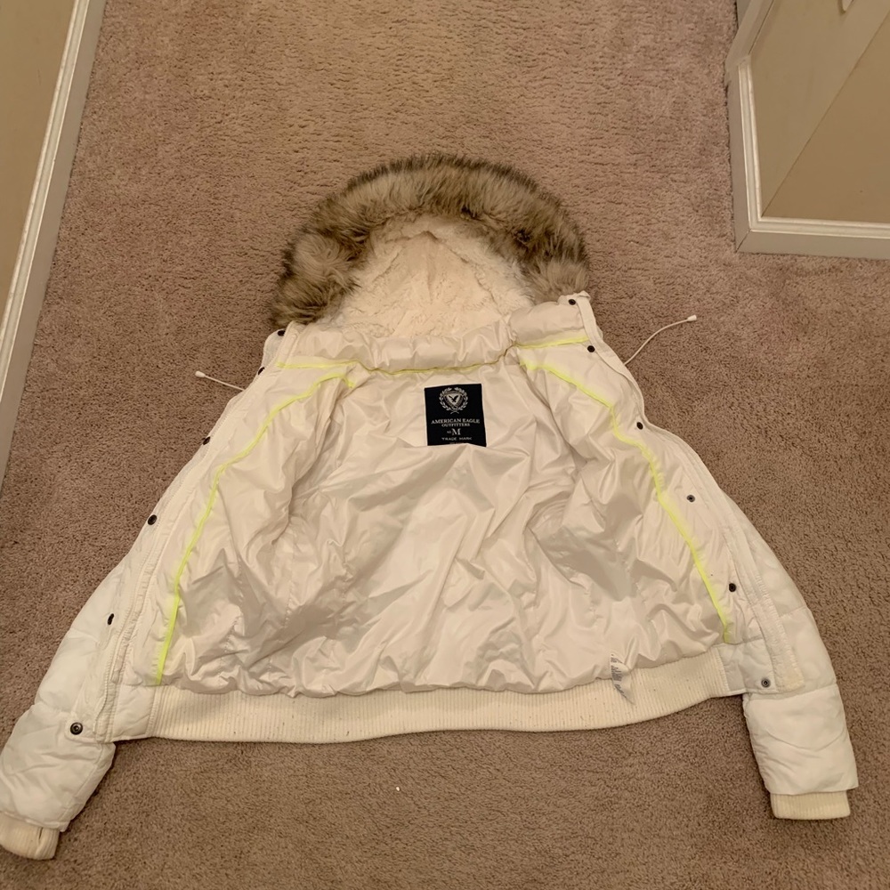 White American eagle puffer jacket. Medium